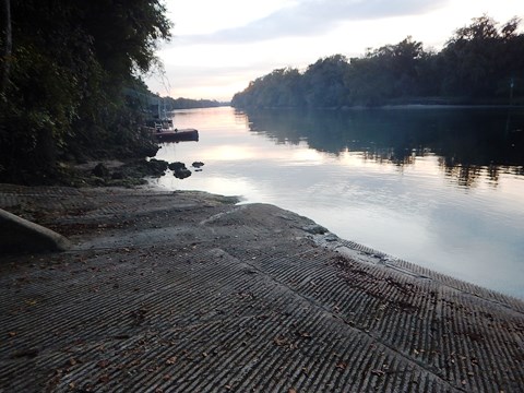 paddling Suwannee River, Rock Bluff